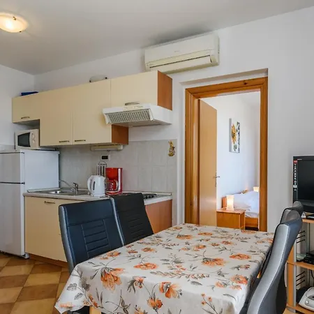Apartman Family-friendly With Swimming Pool - 16509 *