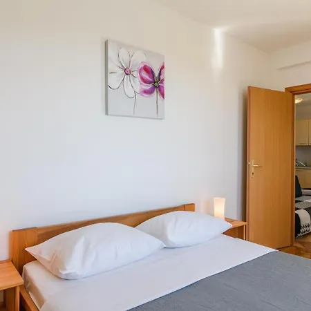 Family-friendly With Swimming Pool - 16509 Trogir