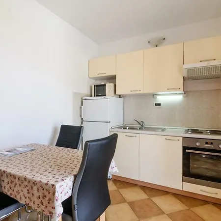 Family-friendly With Swimming Pool - 16509 Apartman *