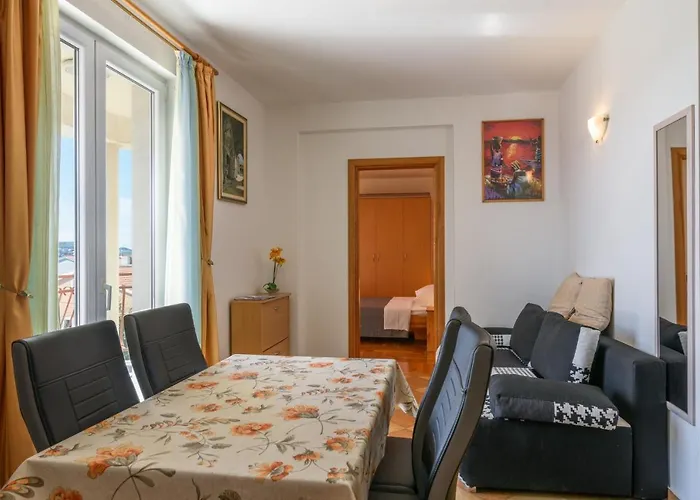 Family-friendly With Swimming Pool - 16509 Trogir