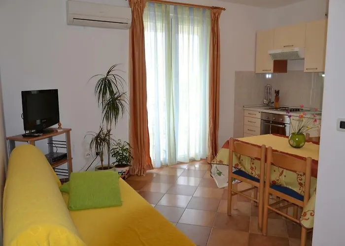 Διαμέρισμα Family-friendly With Swimming Pool - 16509