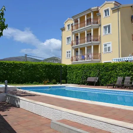 Family-friendly With Swimming Pool - 16509