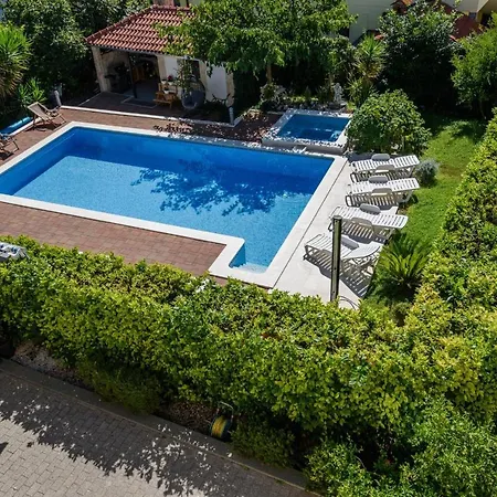 Family-friendly With Swimming Pool - 16509