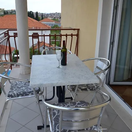 Family-friendly With Swimming Pool - 16509 Trogir