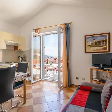 Apartamento Family-friendly With Swimming Pool - 16509