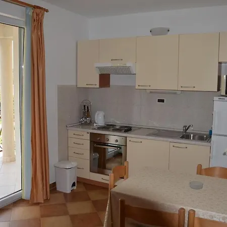 Family-friendly With Swimming Pool - 16509 דירה טרוגיר