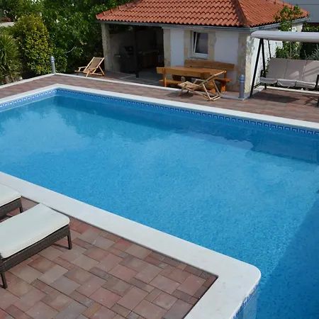 דירה Family-friendly With Swimming Pool - 16509 טרוגיר