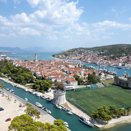 Apartamento Family-friendly With Swimming Pool - 16509 Trogir