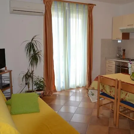 Apartamento Family-friendly With Swimming Pool - 16509
