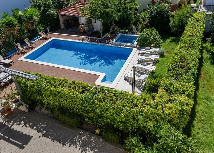 Family-friendly With Swimming Pool - 16509