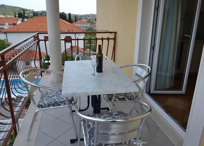 Family-friendly With Swimming Pool - 16509 特罗吉尔